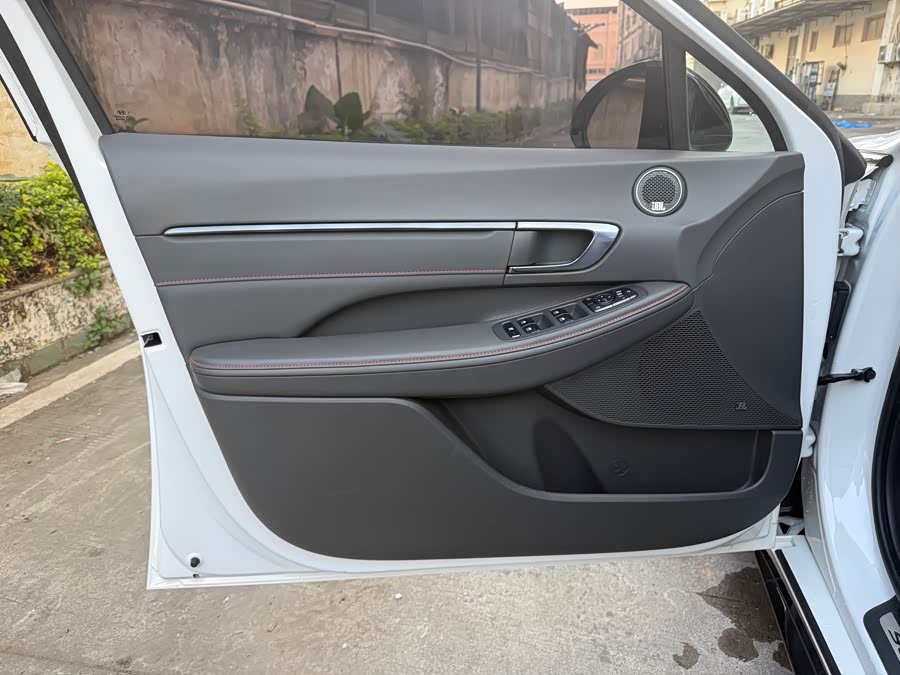 Hyundai Sonata 2021 immagine di auto #17