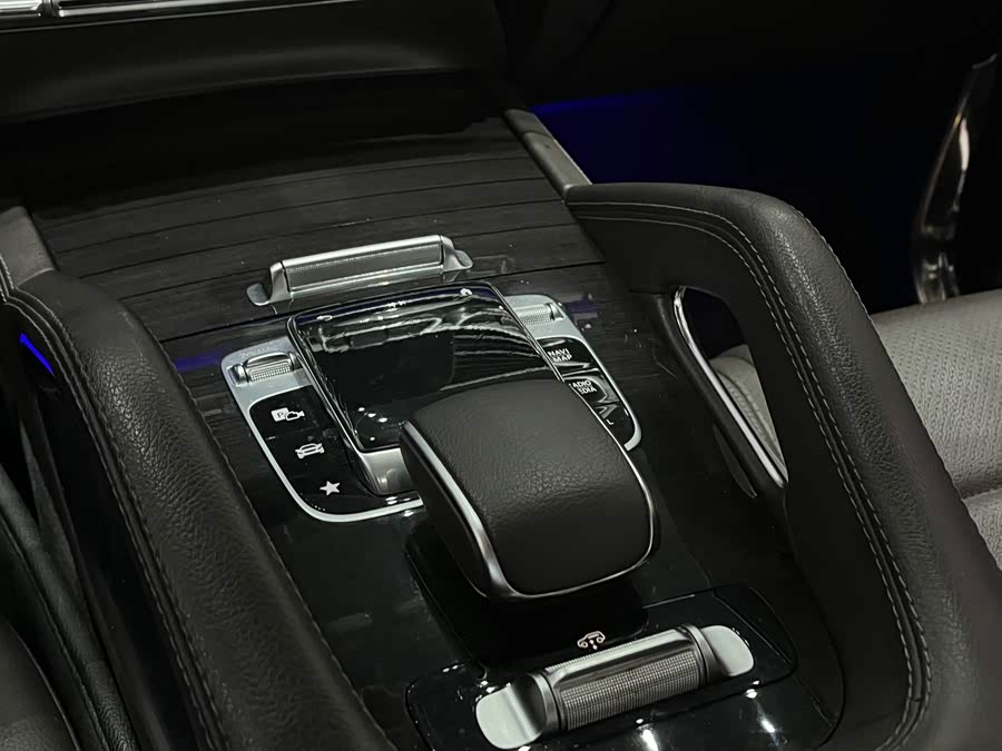 Mercedes-Benz GLE Class 2020 car image #17