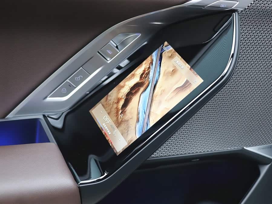 BMW 7 Series 2024 car image #17