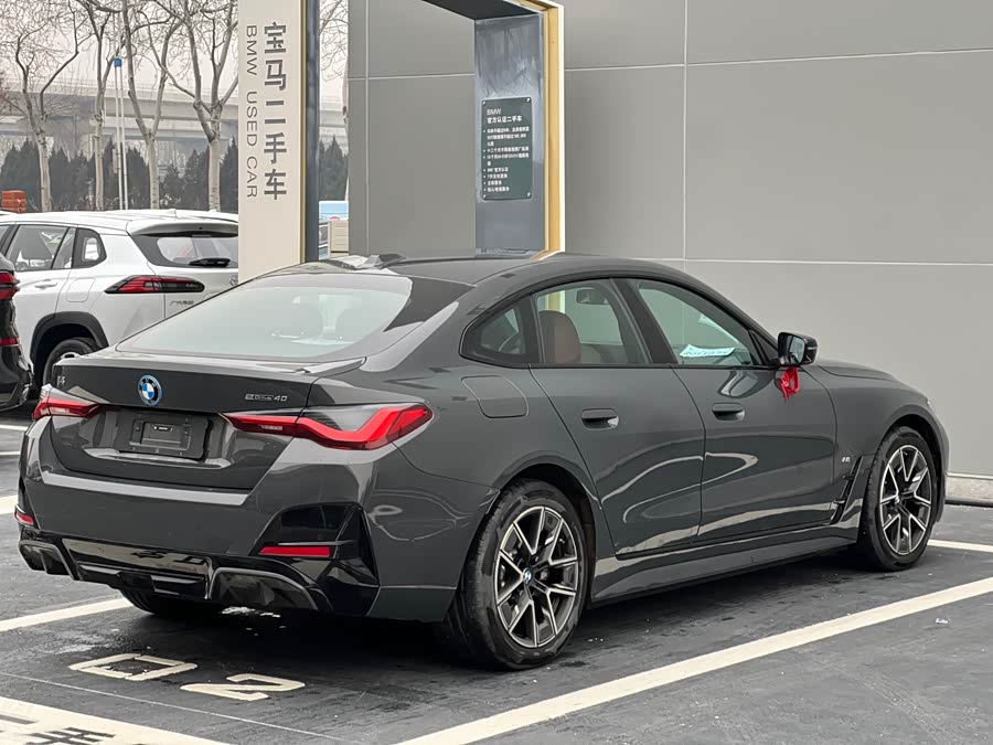 BMW i4 2025 car image #17