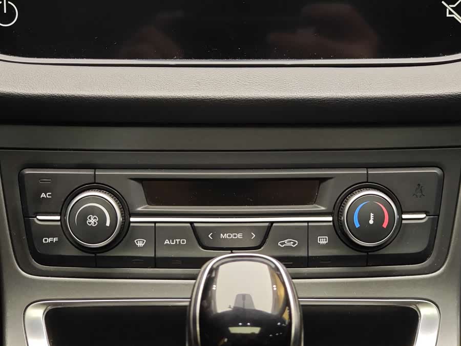 GEELY Emgrand 2020 #17 GEELY Emgrand 2020 car image #17
