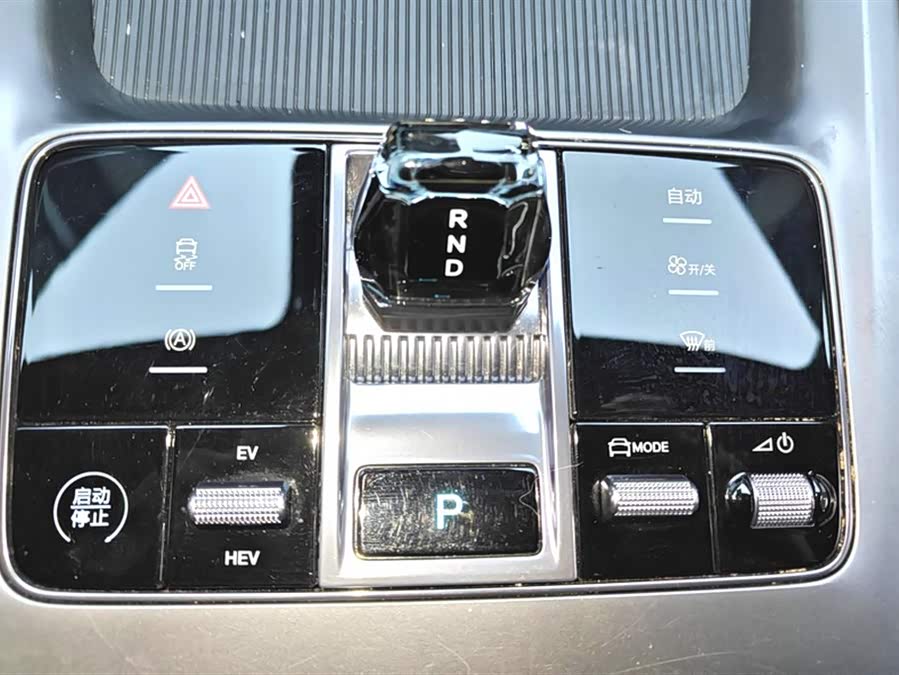 BYD Seal 07 DM-i 2025 immagine di auto #17