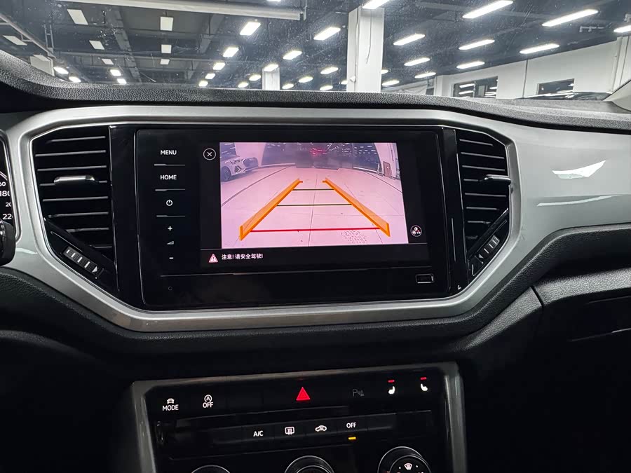 Volkswagen T-Roc 2022 car image #17