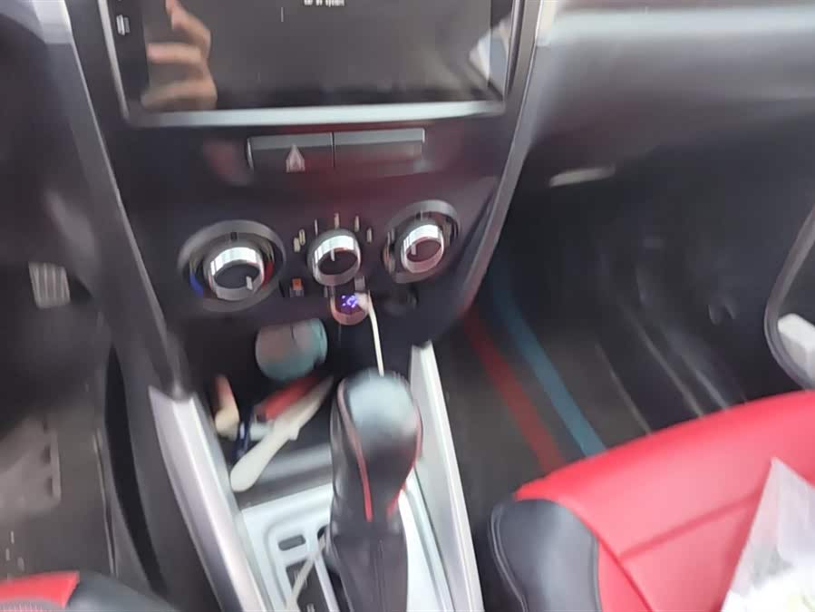 Suzuki Vitara 2018 image de voiture #17