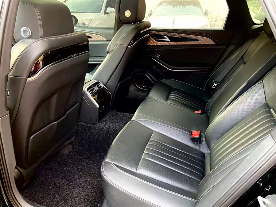 HongQi H9 2023 car image #17