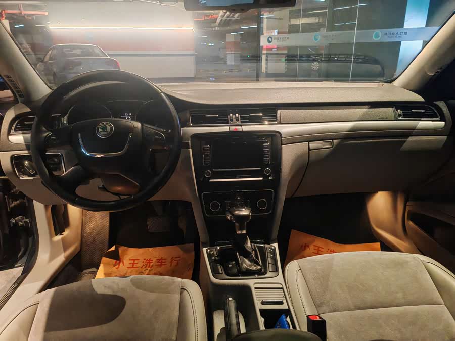 Skoda Superb 2010 car image #17