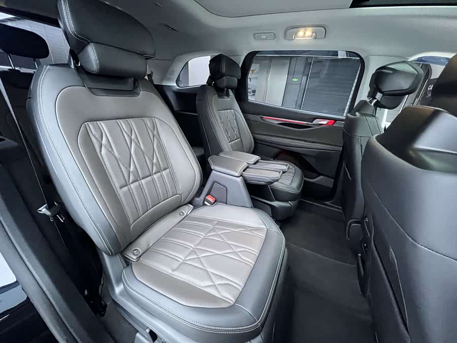 Ford Edge 2025 car image #17