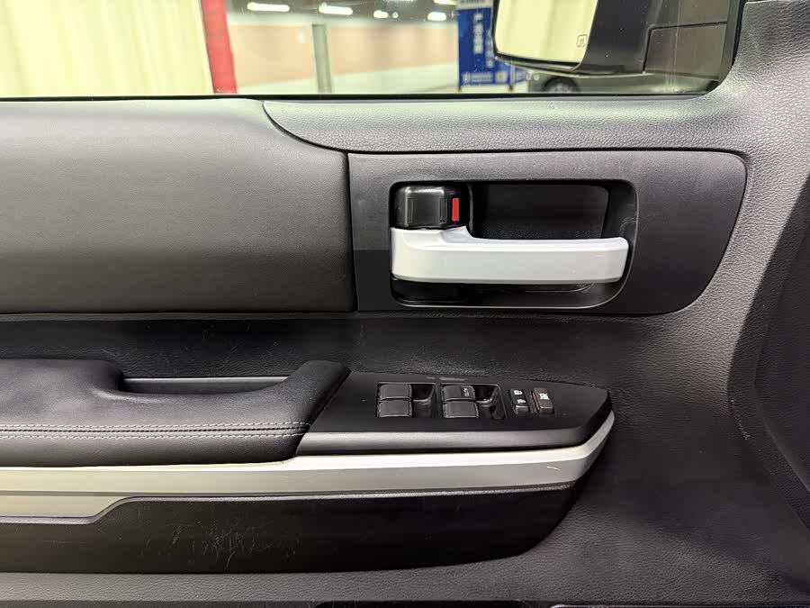 Toyota Tundra 2018 immagine di auto #17