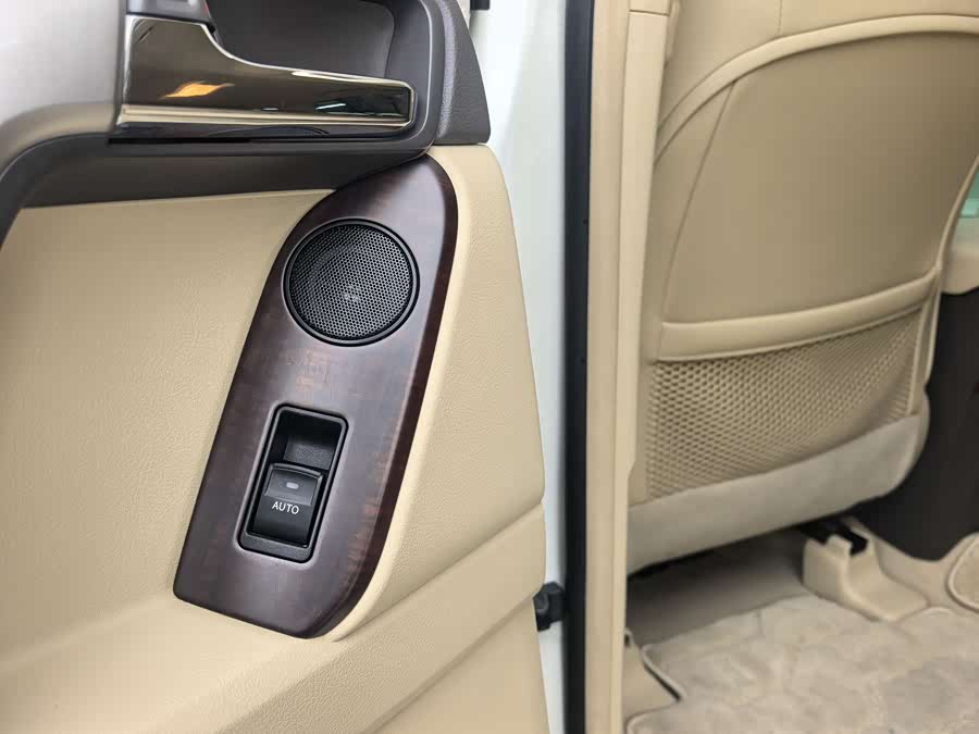 Toyota Land Cruiser Prado 2017 #17 Toyota Land Cruiser Prado 2017 car image #17