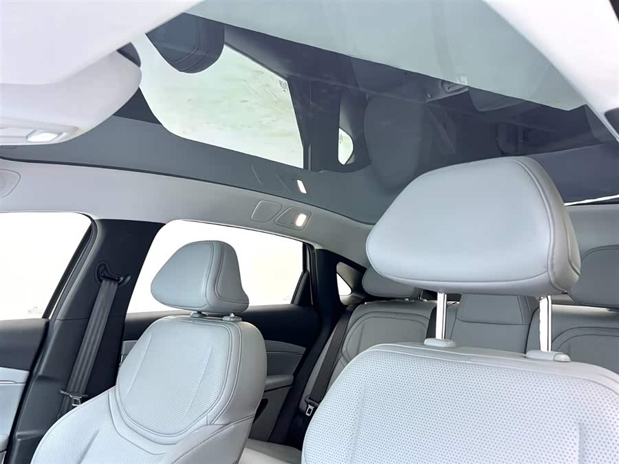 Xpeng 2024 car image #17