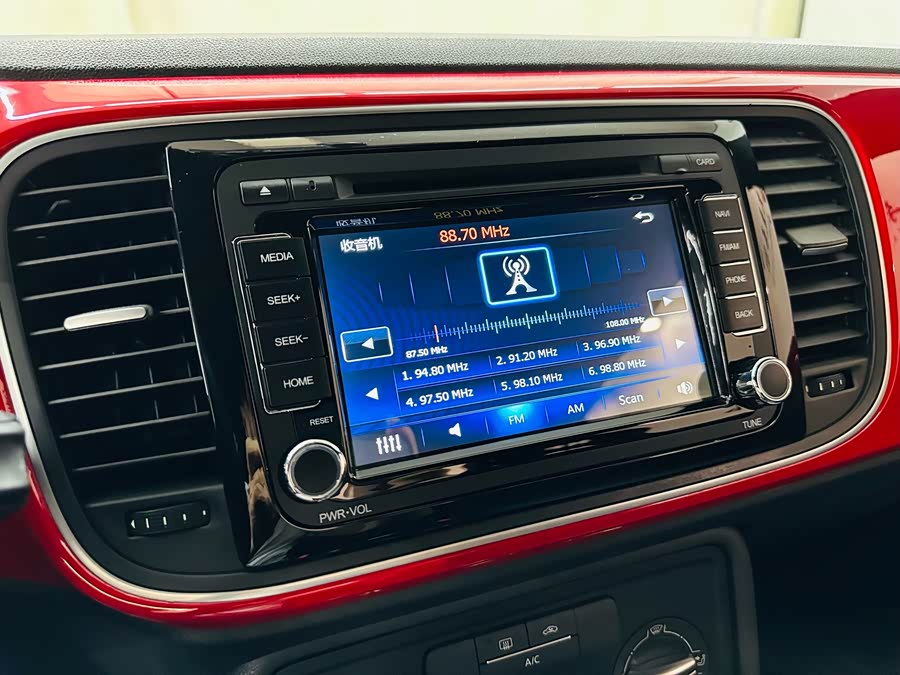 Volkswagen Beetle 2015 изображение автомобиля #17