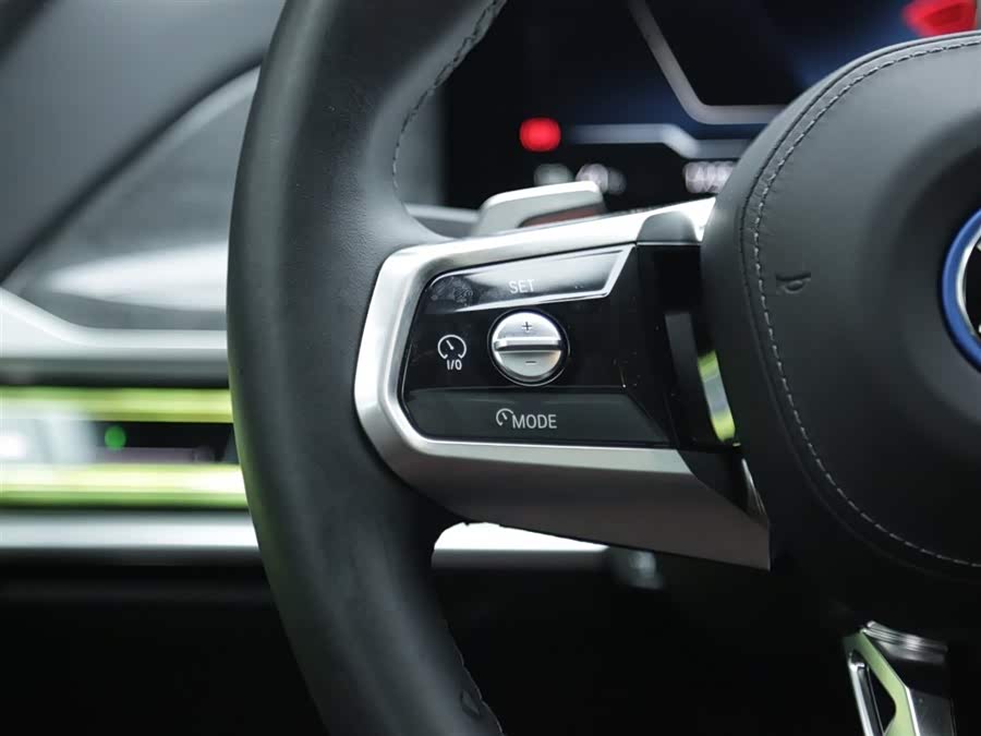 BMW i7 2023 car image #17