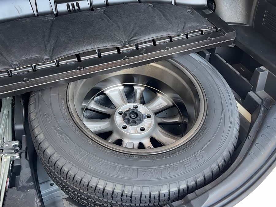 Toyota RAV4 2018 car image #17