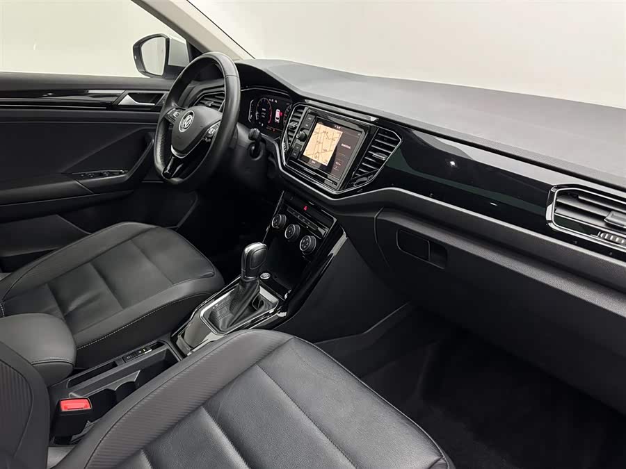 Volkswagen T-Roc 2020 car image #17