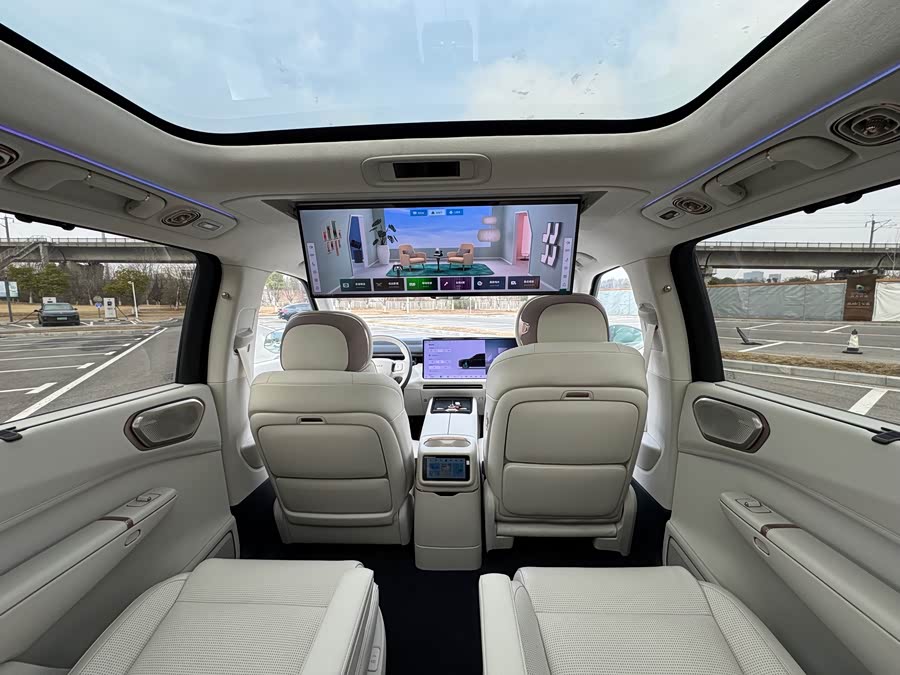 Lynk & Co 900 2025 car image #17