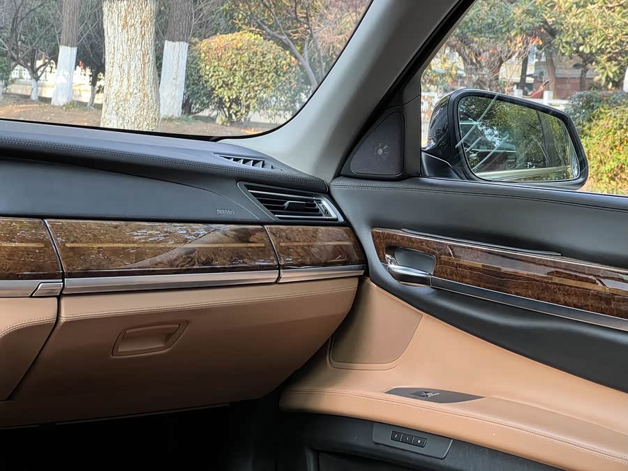 BMW 7 Series 2012 immagine di auto #17