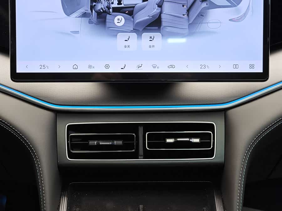 BYD SongL DM-i 2025 #17 BYD SongL DM-i 2025 car image #17