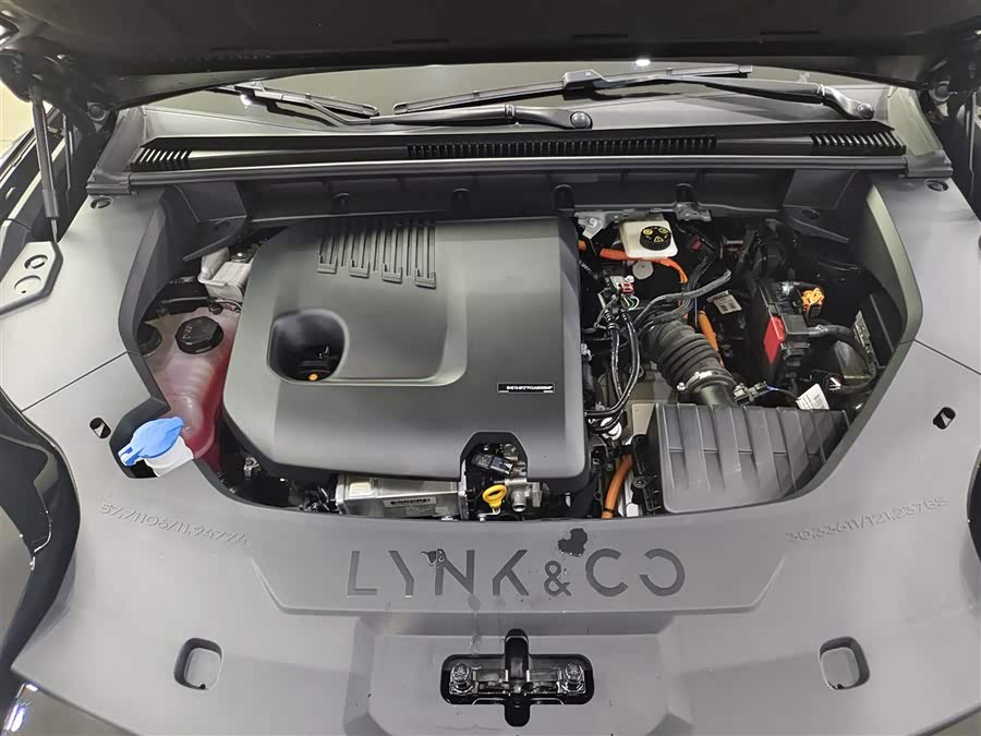 Lynk & Co 08 EM-P 2023 car image #17