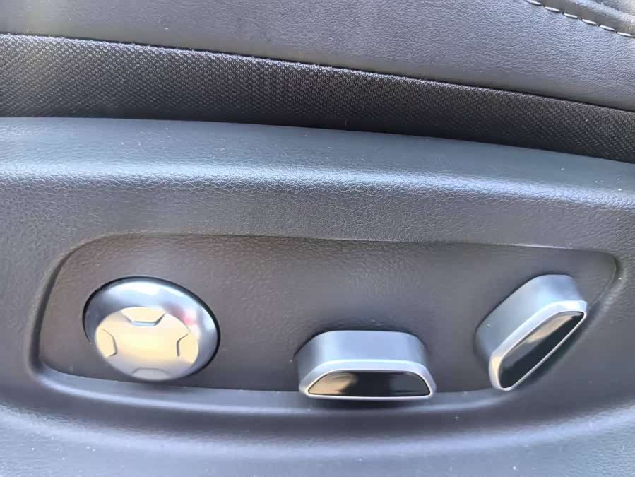 HongQi HS7 PHEV 2024 #17 HongQi HS7 PHEV 2024 car image #17