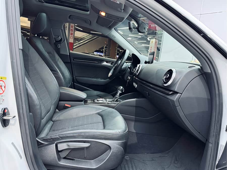 Audi A3 2019 car image #17