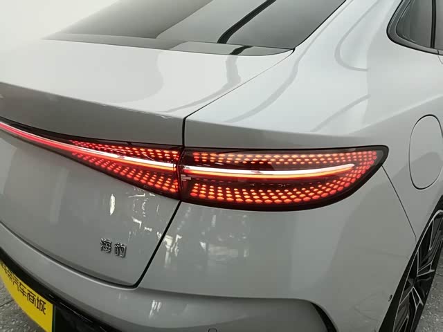 BYD Seal 2024 car image #17