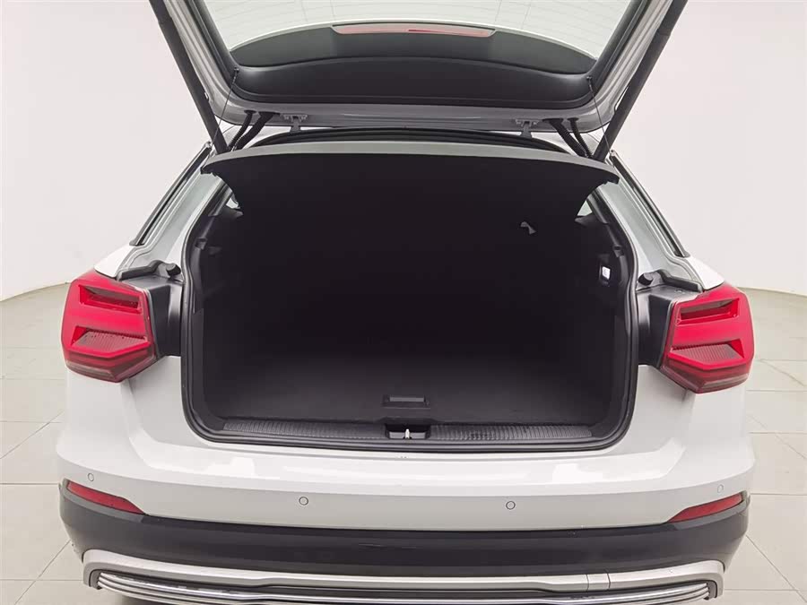 Audi Q2L e-tron 2021 immagine di auto #17