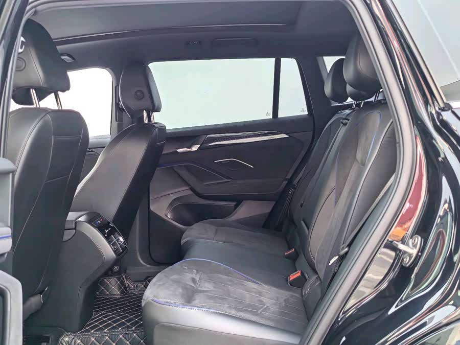Volkswagen Tiguan L 2024 car image #17
