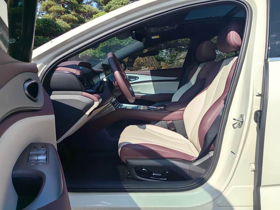 BYD Seal 07 DM-i 2025 immagine di auto #17