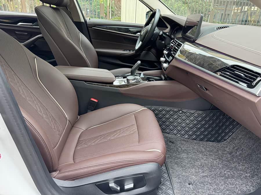 BMW 5 Series 2023 #17 BMW 5 Series 2023 car image #17
