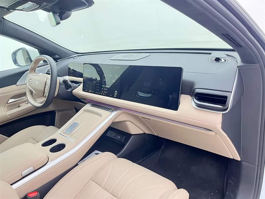 Xpeng G9 2025 صورة سيارة #17