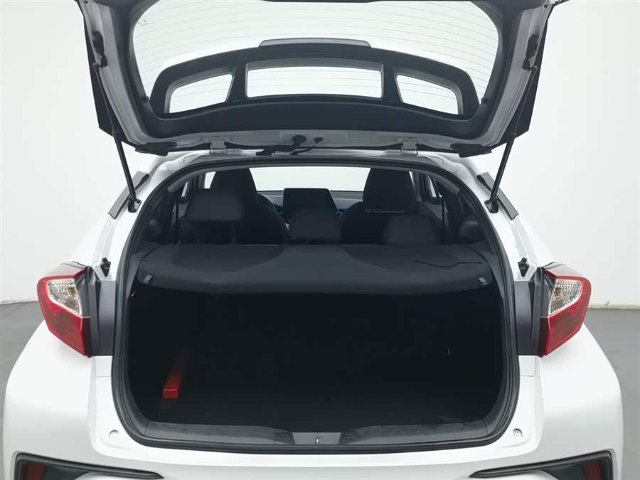 Toyota C-HR 2022 car image #17