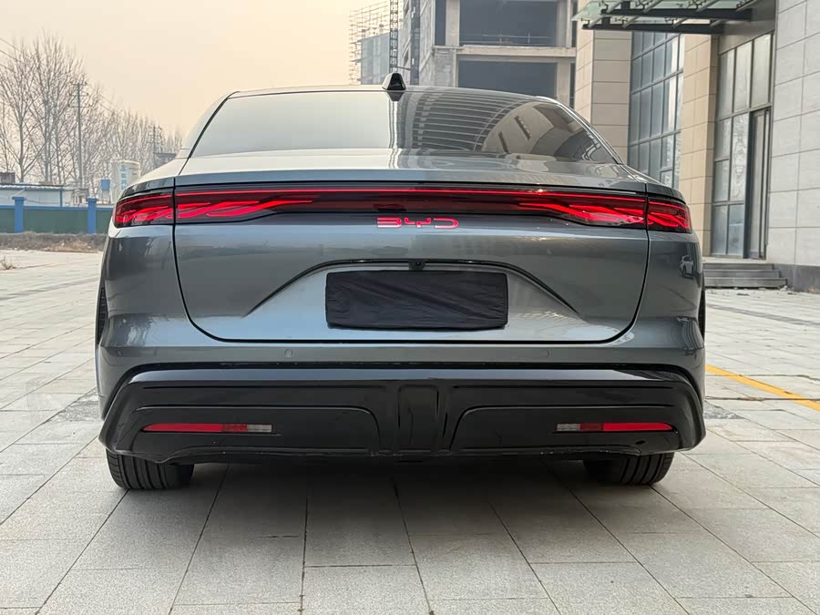 BYD Han 2025 car image #17