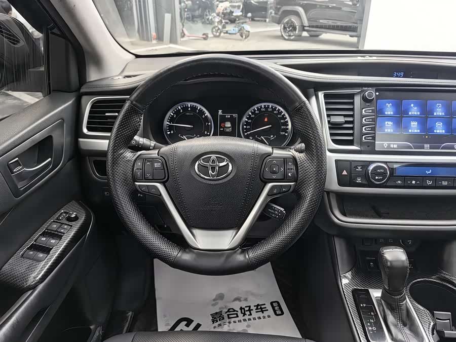Toyota Highlander 2019 car image #17
