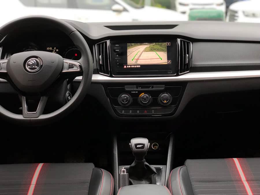 Skoda Kamiq 2020 صورة سيارة #17