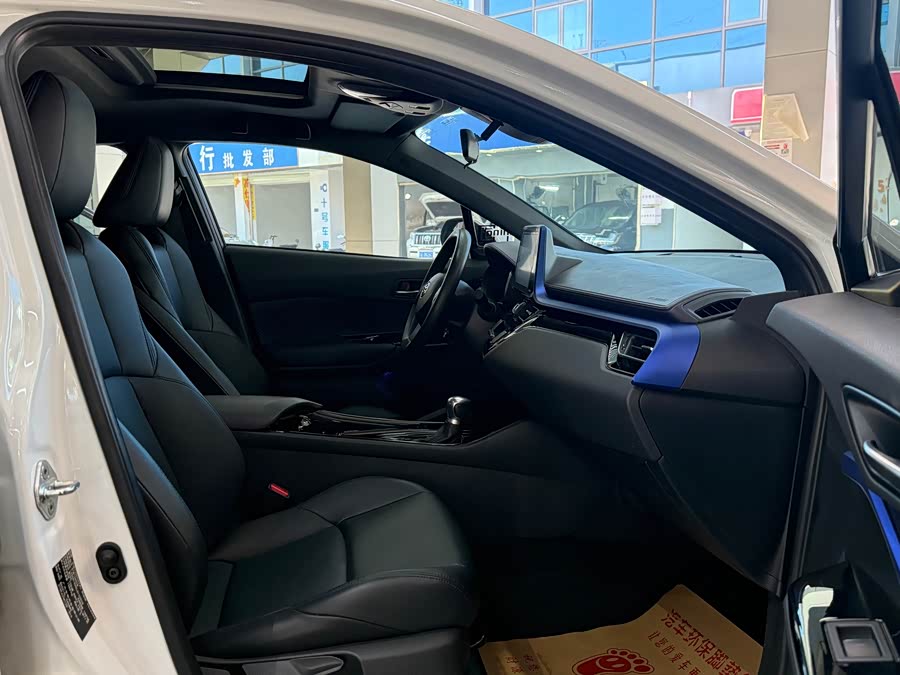 Toyota C-HR 2020 car image #17