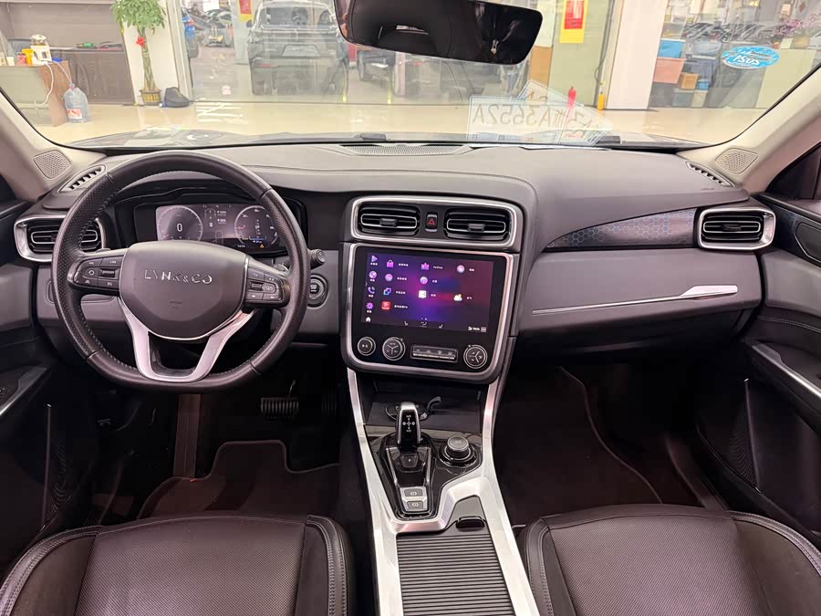 Lynk & Co 01 EM-P 2018 car image #17