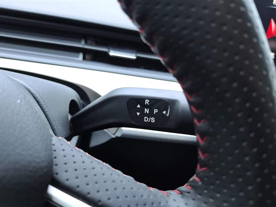 哪吒汽车 哪吒V 2022 #17 哪吒汽车 哪吒V 2022 汽车图片 #17