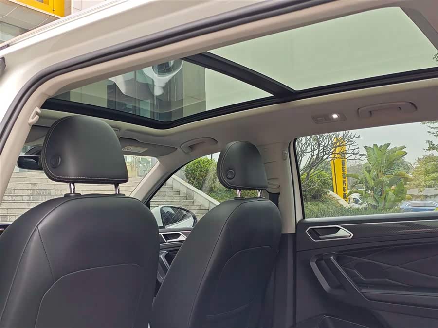 Volkswagen Tiguan L 2021 car image #17
