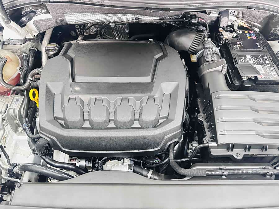 Volkswagen Tiguan L 2023 car image #17