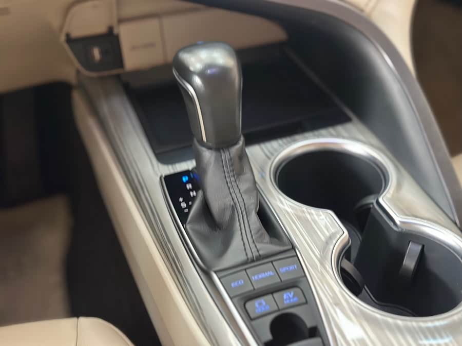 Toyota Camry 2018 car image #17