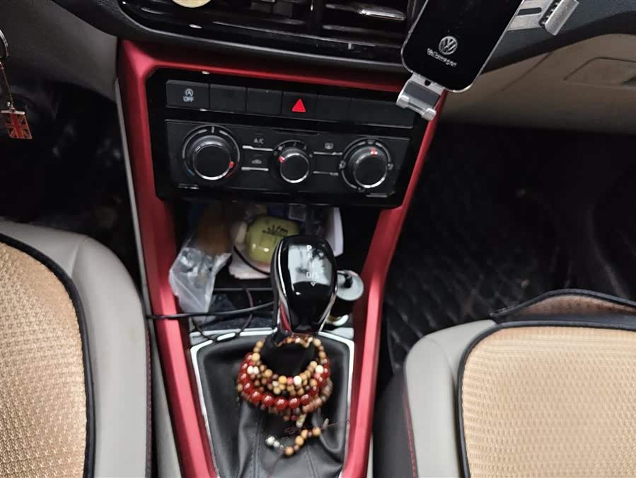 Volkswagen T-Cross 2020 car image #17