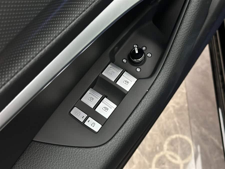 Audi A6L car image #17
