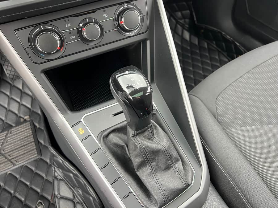 Volkswagen Polo 2020 car image #17