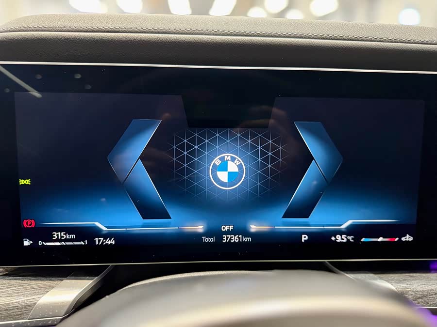 BMW 7 Series 2023 car image #17