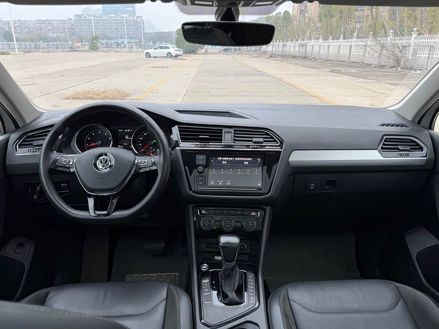 Volkswagen Tiguan L 2019 immagine di auto #17