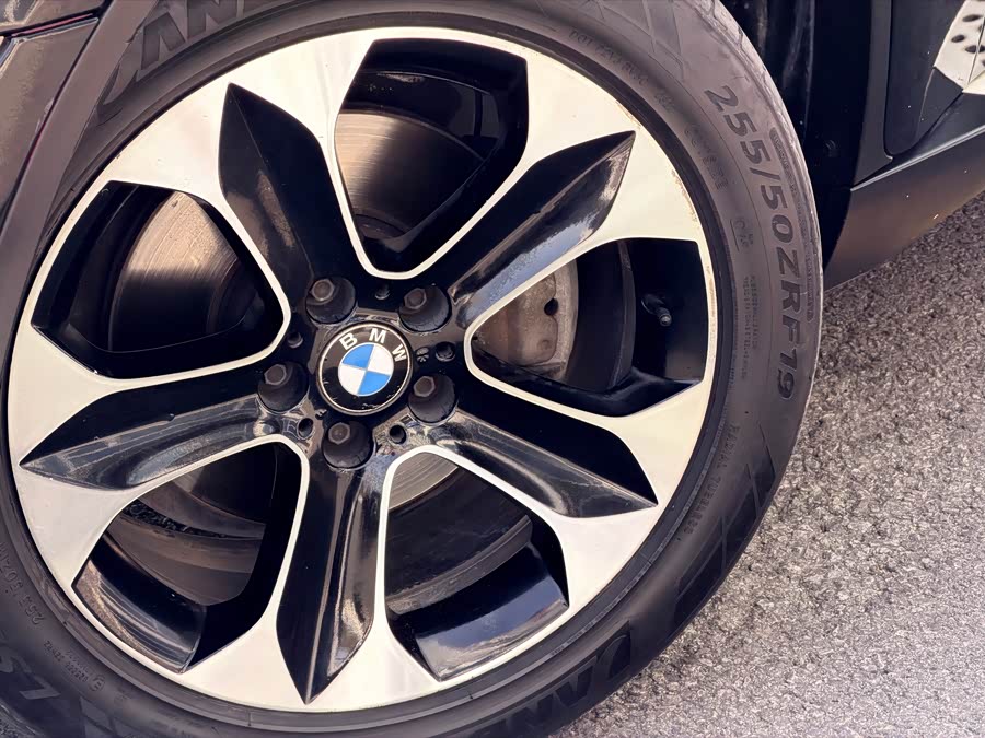 BMW X6 2012 car image #17