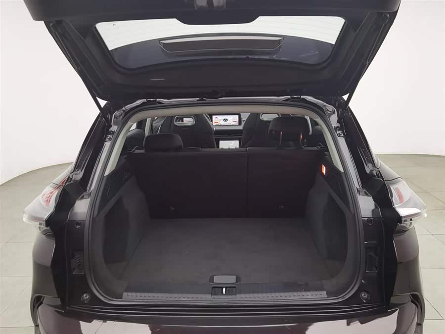 哪吒汽车 哪吒U 2022 #17 哪吒汽车 哪吒U 2022 汽车图片 #17