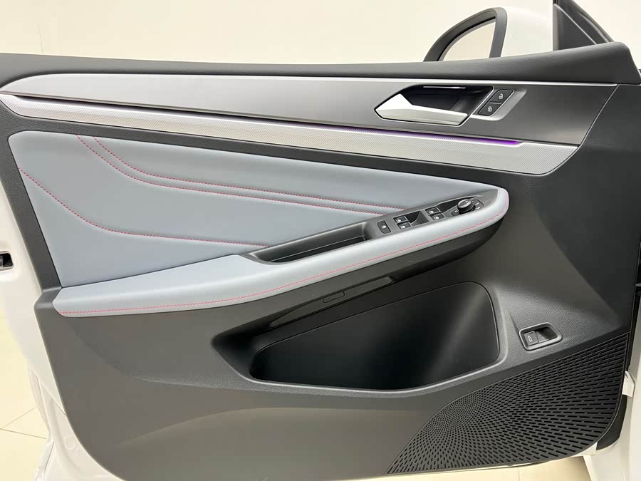 Volkswagen Lamando 2023 car image #17