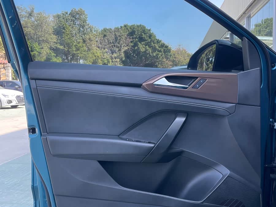 Volkswagen Tharu 2022 car image #17