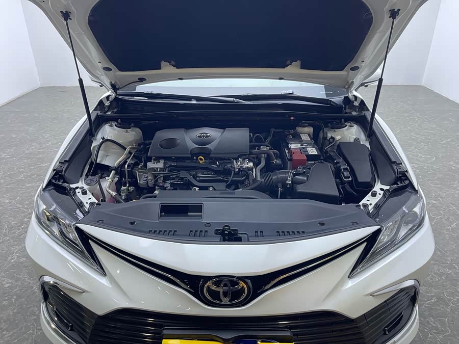 Toyota Camry 2023 car image #17